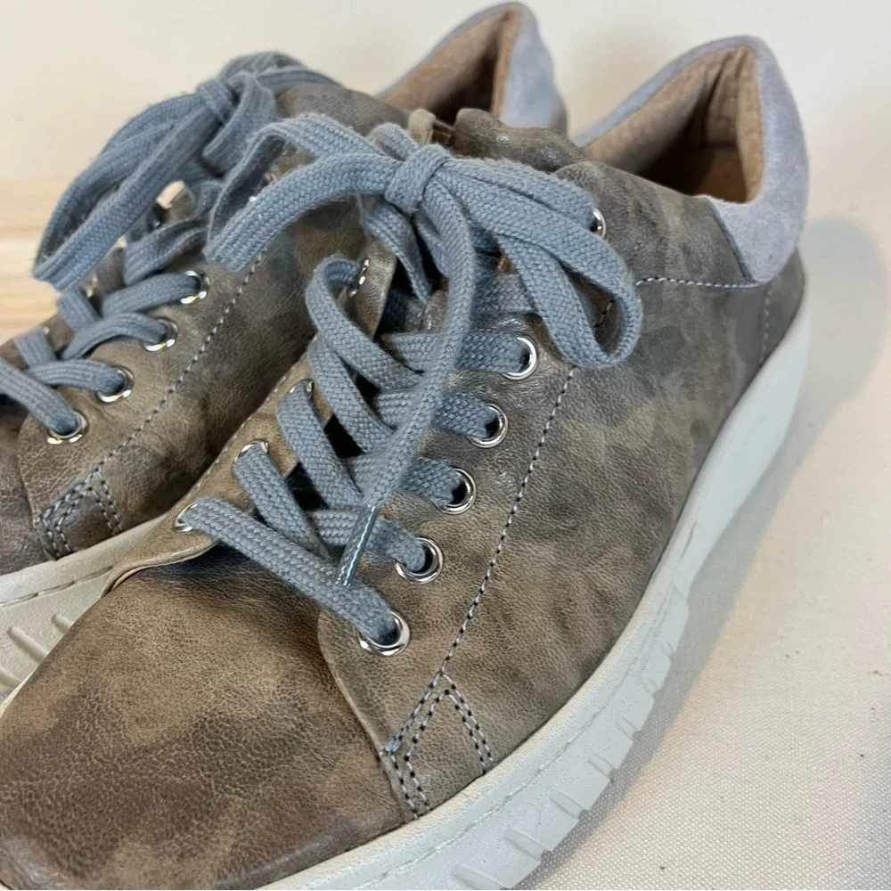 Sofft‎ Women's Gray Camouflage Casual Sneakers Modern Street Utilitarian